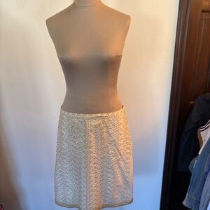 Banana Republic eyelet gold skirt in size 8. KNEE LENGTH. Pencil Skirt